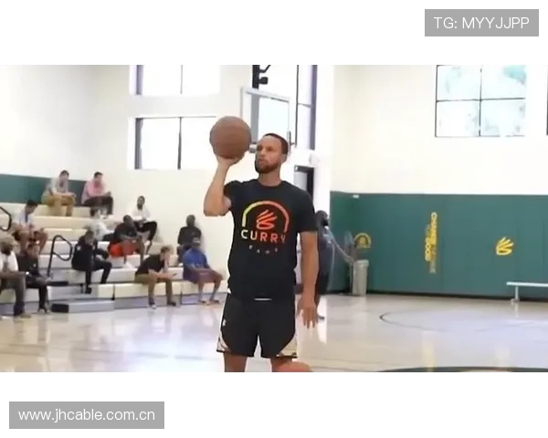 库里再展神级射术轻松命中超远三分彰显无与伦比的投篮艺术