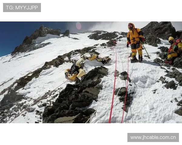 攀登者亲历珠峰8250米惊魂下撤目睹滑坠者悲壮一幕