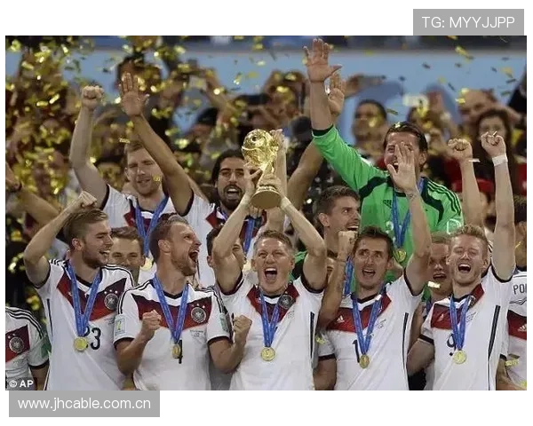 日本队2026世界杯客场球衣曝光米白主色搭配三叶草标彰显复古新风